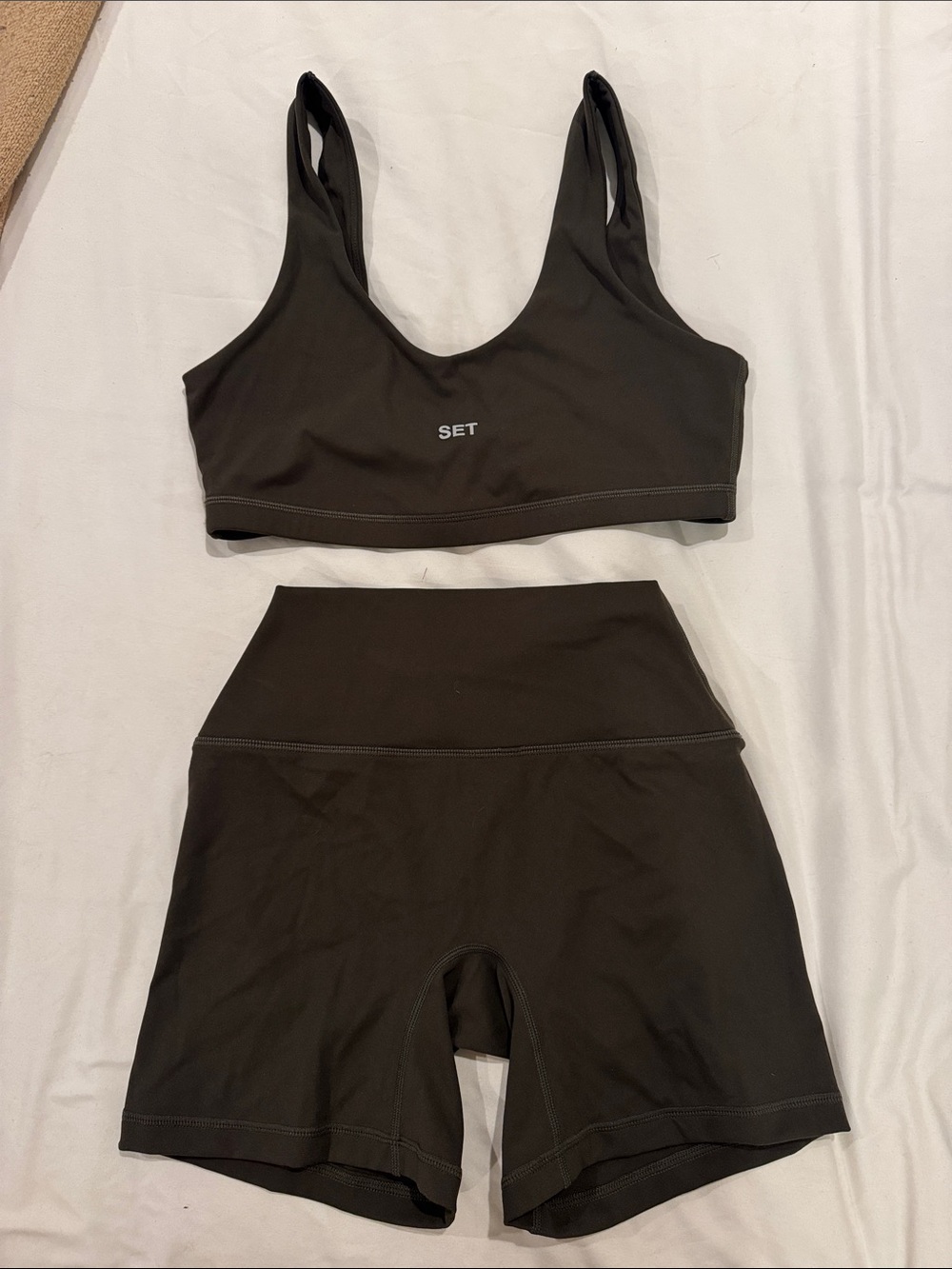 SET Active Olive Sportbody Women's Active Shorts and Bra